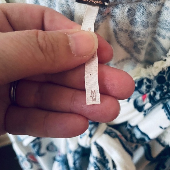 Free People Cha Cha tie front off shoulder stretch top MED white blue paisley - Picture 7 of 12